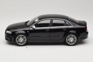 Audi RS4 B7 Sedan Phantom Black Minichamps 1:18 5010509115 Metall - pilt 4/8