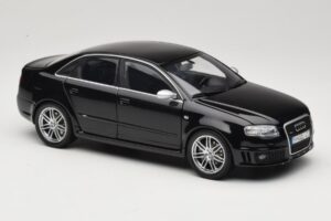 Audi RS4 B7 Sedan Phantom Black Minichamps 1:18 5010509115 Metall - pilt 6/8