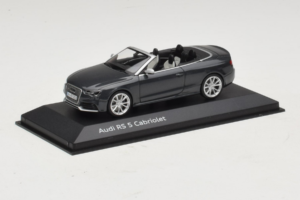 Audi RS5 B8 Kabriolett Daytona Gray Minichamps 1:43 5011215323 Metall - pilt 2/4
