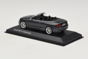 Audi RS5 B8 Kabriolett Daytona Gray Minichamps 1:43 5011215323 Metall - pilt 3/4