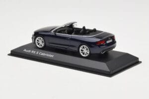 Audi RS5 B8 Kabriolett Estoril Blue Minichamps 1:43 5011215313 Metall - pilt 3/4