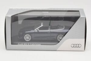 Audi RS5 B8 Kabriolett Estoril Blue Minichamps 1:43 5011215313 Metall - pilt 4/4