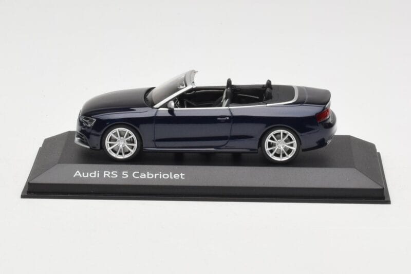 Audi RS5 B8 Kabriolett Estoril Blue Minichamps 1:43 5011215313 Metall