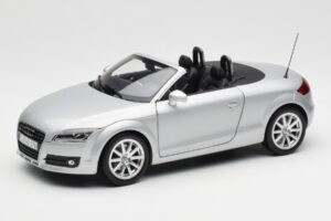 Audi TT 8J Roadster Helehõbe Minichamps 1:18 5010500515 Metall