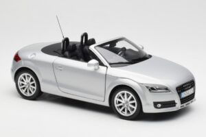 Audi TT 8J Roadster Helehõbe Minichamps 1:18 5010500515 Metall - pilt 6/8