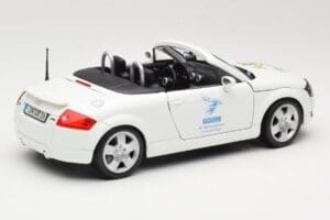 Audi TT 8N Kabriolett Valge Maisto 1:18 56065 Metall - pilt 3/8
