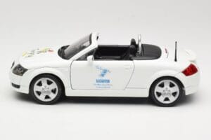 Audi TT 8N Kabriolett Valge Maisto 1:18 56065 Metall - pilt 4/8