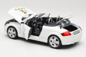Audi TT 8N Kabriolett Valge Maisto 1:18 56065 Metall - pilt 5/8