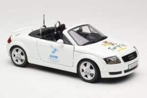 Audi TT 8N Kabriolett Valge Maisto 1:18 56065 Metall - pilt 6/8