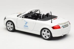 Audi TT 8N Kabriolett Valge Maisto 1:18 56065 Metall - pilt 7/8