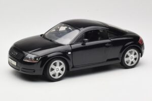Audi TT 8N Must Revell 1:18 08953 Metall