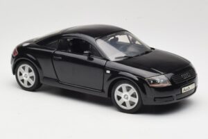 Audi TT 8N Must Revell 1:18 08953 Metall - pilt 6/8