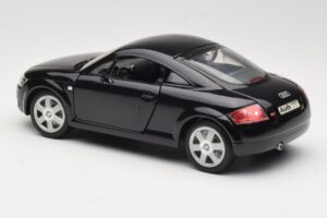 Audi TT 8N Must Revell 1:18 08953 Metall - pilt 7/8