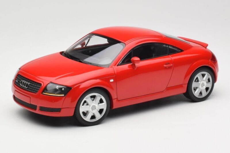 Audi TT 8N Punane Minichamps 1:18 155017022 Metall