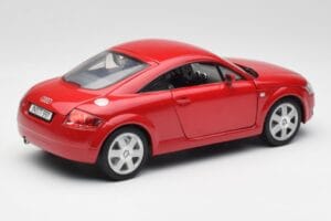 Audi TT 8N Coupe Punane Revell 1:18 89909092 Metall - pilt 3/8