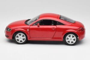 Audi TT 8N Coupe Punane Revell 1:18 89909092 Metall - pilt 4/8