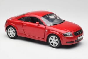 Audi TT 8N Coupe Punane Revell 1:18 89909092 Metall - pilt 6/8