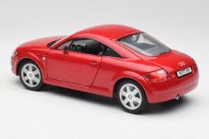 Audi TT 8N Coupe Punane Revell 1:18 89909092 Metall - pilt 7/8