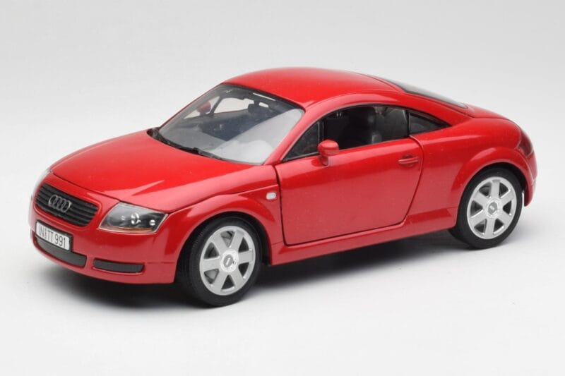 Audi TT 8N Coupe Punane Revell 1:18 89909092 Metall