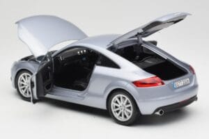 Audi TT 8N RHD Lake Hõbe Metallik Minichamps 1:18 150015020 Metall - pilt 5/8