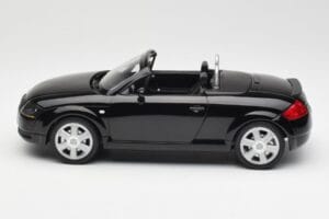 Audi TT 8N Roadster Black Metallic Minichamps 1:18 155017030 Metall - pilt 3/6