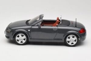 Audi TT 8N Roadster Hall Maisto 1:18 50346 Metall - pilt 4/8