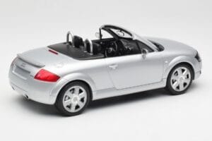 Audi TT 8N Roadster Silver Metallic Minichamps 1:18 155017031 Metall - pilt 2/6