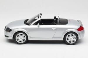 Audi TT 8N Roadster Silver Metallic Minichamps 1:18 155017031 Metall - pilt 3/6
