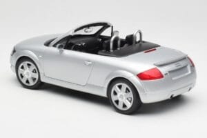 Audi TT 8N Roadster Silver Metallic Minichamps 1:18 155017031 Metall - pilt 5/6