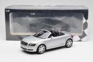 Audi TT 8N Roadster Silver Metallic Minichamps 1:18 155017031 Metall - pilt 6/6