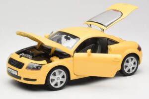 Audi TT 8N Kollane Revell 1:18 08954-M1 Metall - pilt 2/8
