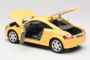 Audi TT 8N Kollane Revell 1:18 08954-M1 Metall - pilt 5/8