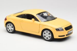 Audi TT 8N Kollane Revell 1:18 08954-M1 Metall - pilt 6/8
