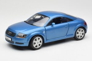 Audi TT 8N Sinine Revell 1:18 8954 Metall