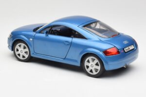 Audi TT 8N Sinine Revell 1:18 8954 Metall - pilt 7/8