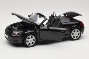 Audi TT 8N Roadster Must Revell 1:18 08980 Metall - pilt 2/8