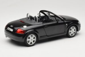 Audi TT 8N Roadster Must Revell 1:18 08980 Metall - pilt 3/8