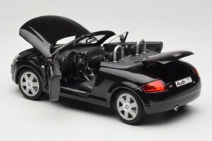Audi TT 8N Roadster Must Revell 1:18 08980 Metall - pilt 5/8