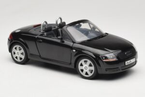 Audi TT 8N Roadster Must Revell 1:18 08980 Metall - pilt 6/8