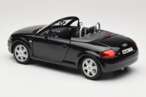 Audi TT 8N Roadster Must Revell 1:18 08980 Metall - pilt 7/8