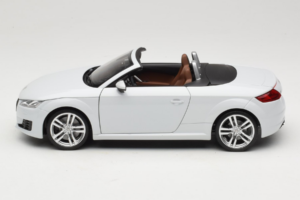 Audi TT 8S Roadster Glacier White Minichamps 1:18 5011400515 Metall - pilt 4/8