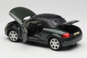 Audi TT 8N Roadster Roheline Revell 1:18 8979 Metall - pilt 5/8
