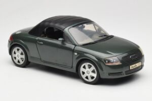Audi TT 8N Roadster Roheline Revell 1:18 8979 Metall - pilt 6/8