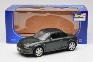 Audi TT 8N Roadster Roheline Revell 1:18 8979 Metall - pilt 8/8