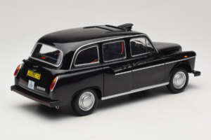 Austin FX4 London Taxi Must Minichamps 1:18 180136000 Metall - pilt 3/8