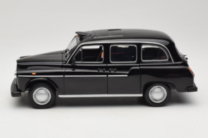 Austin FX4 London Taxi Must Minichamps 1:18 180136000 Metall - pilt 4/8