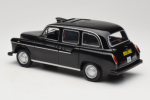 Austin FX4 London Taxi Must Minichamps 1:18 180136000 Metall - pilt 7/8