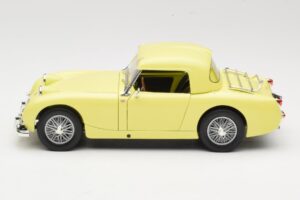 Austin-Healey Sprite Mk1 Kollane Revell 1:18 8835 Metall - pilt 4/8