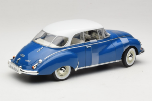 Auto Union 1000 S Coupe Sinine Valge Revell 1:18 08909 Metall - pilt 2/6