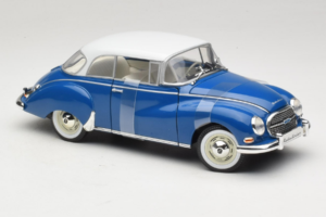 Auto Union 1000 S Coupe Sinine Valge Revell 1:18 08909 Metall - pilt 4/6
